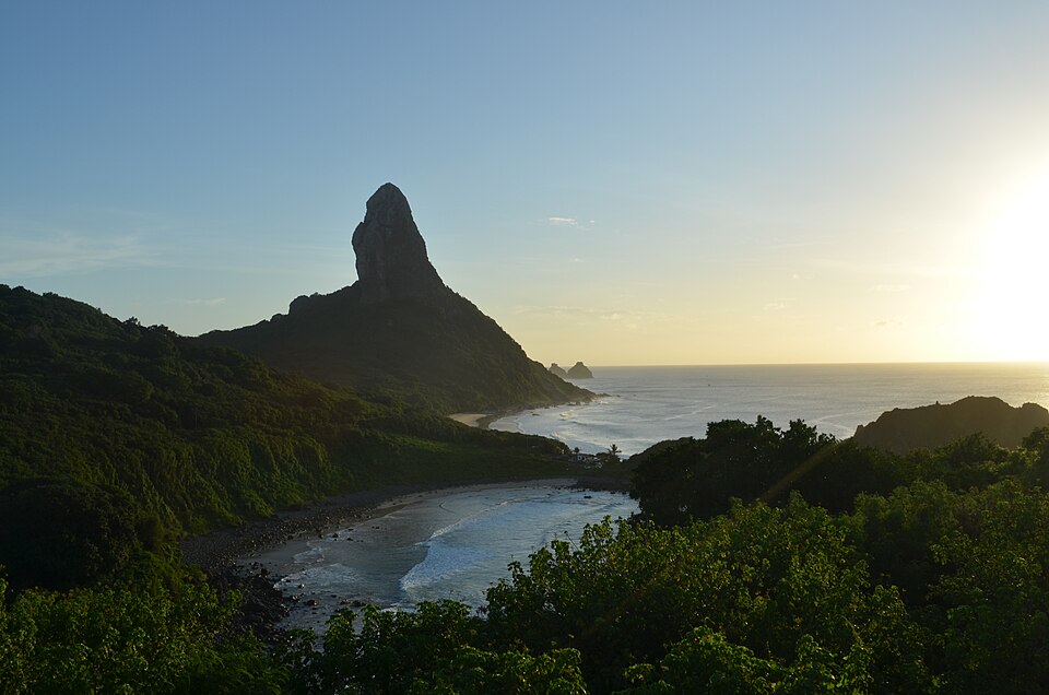 Pôr do sol visto do Forte dos Remédios em Fernando de Noronha